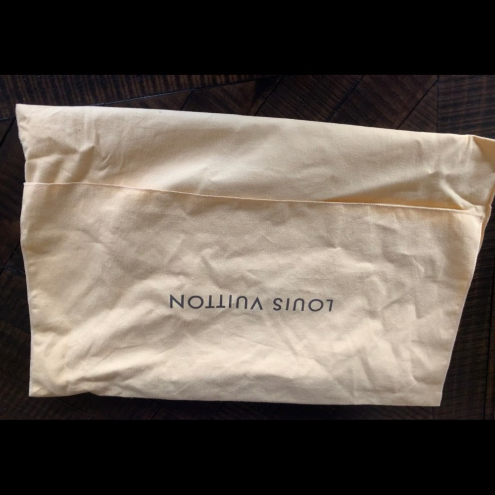 Louis Vuitton Purse - Picture 9 of 9